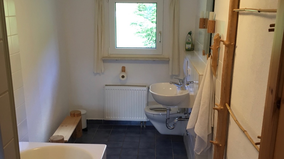 Seminarleiterwohnung, Bad mit Dusche/Duowanne