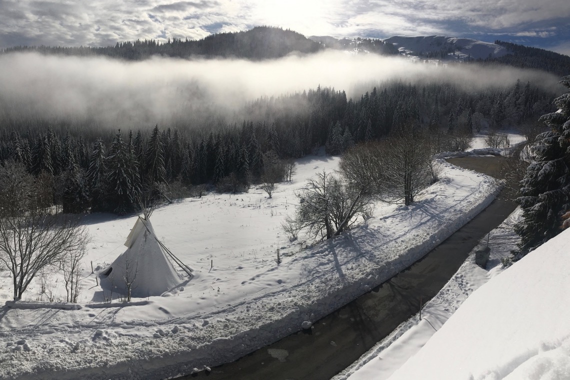 Tipi im Schnee